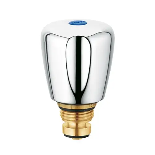 Kludi-Ersatzteil mit einem glänzenden, runden Oberteil und blauem Griff, darunter ein goldenes Gewinde. Ideal für Wasserinstallationen im Badezimmer oder der Küche.